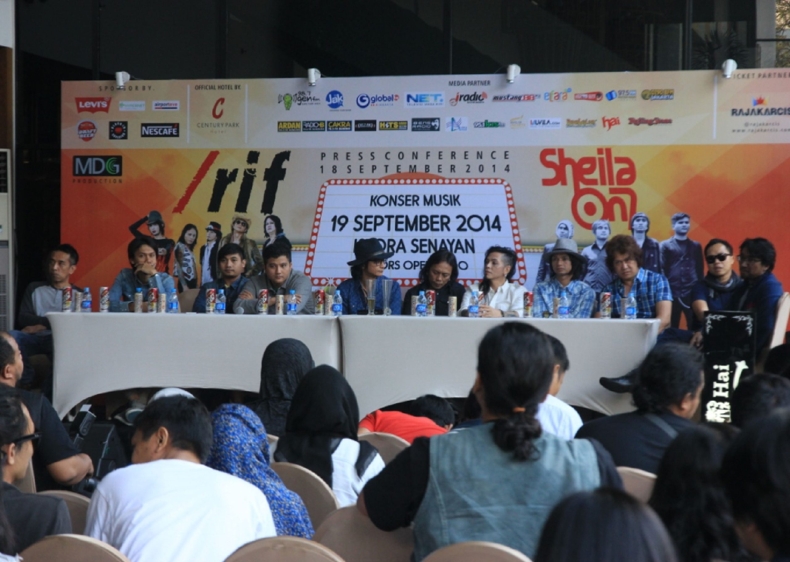 proses press conference acara konser