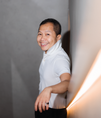 Sandhy Sondoro penyanyi solo pria indonesia yang juga sempat berkarir di german